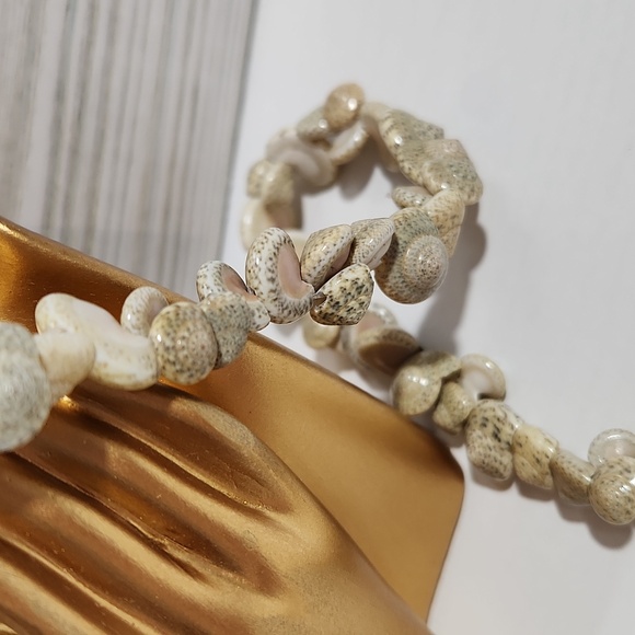 Authentic Hawaiian Snail Shell Lei Necklace - Picture 3 of 3